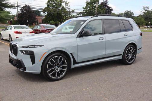 2024 BMW X7 M60i