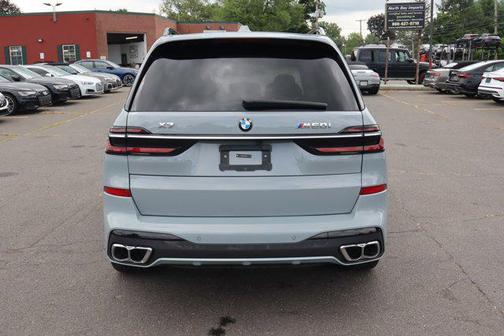 2024 BMW X7 M60i