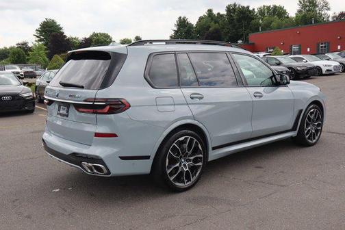 2024 BMW X7 M60i