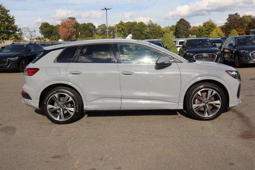 2022 Audi e-tron Premium Plus