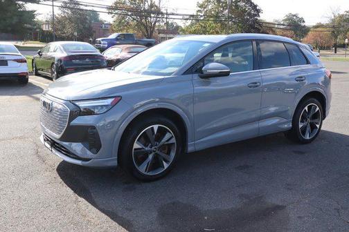 2022 Audi e-tron Premium Plus