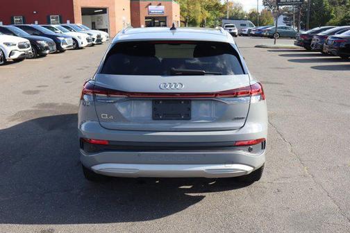 2022 Audi e-tron Premium Plus