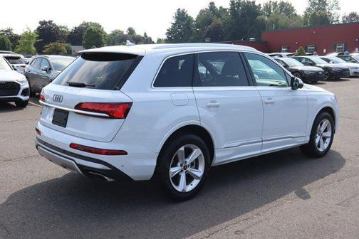 2025 Audi Q7 45 Premium