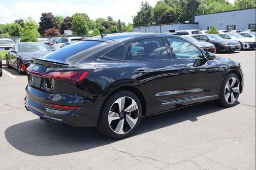 Mythos Black Metallic 2021 Audi e-tron Sportback Prestige