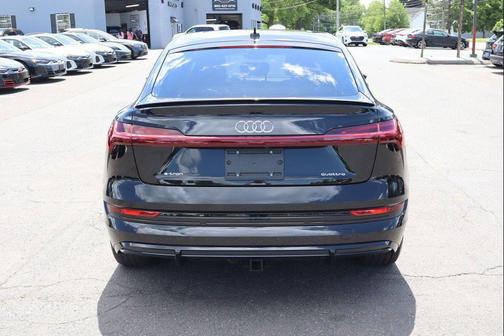Mythos Black Metallic 2021 Audi e-tron Sportback Prestige