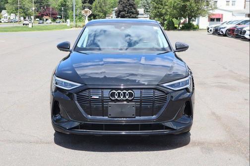 Mythos Black Metallic 2021 Audi e-tron Sportback Prestige