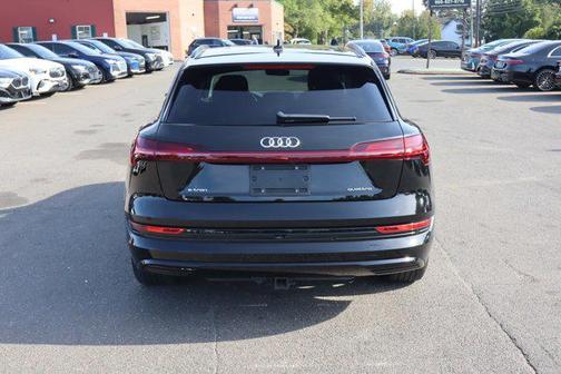 2021 Audi e-tron Premium Plus