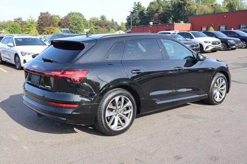 2021 Audi e-tron Premium Plus
