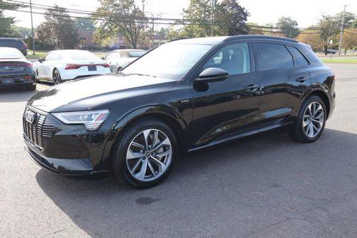 2021 Audi e-tron Premium Plus