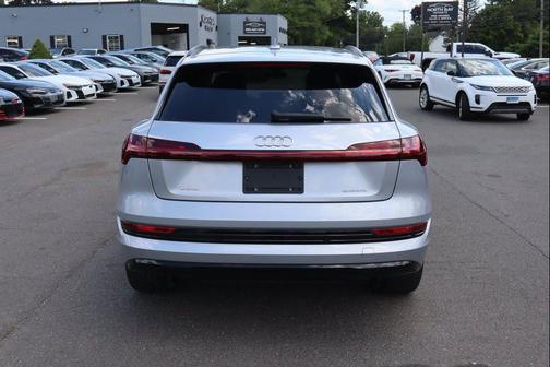 Florett Silver Metallic 2021 Audi e-tron Premium Plus