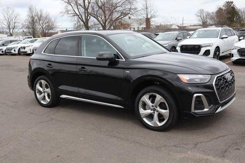 Mythos Black Metallic 2022 Audi Q5 45 S line Premium Plus