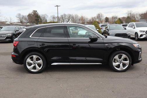 Mythos Black Metallic 2022 Audi Q5 45 S line Premium Plus