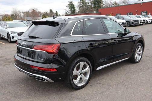Mythos Black Metallic 2022 Audi Q5 45 S line Premium Plus