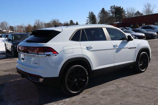 2025 Volkswagen Atlas Cross Sport 2.0T SE w/Technology 4MOTION