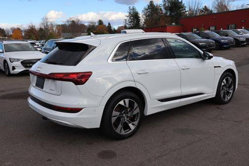 2021 Audi e-tron Premium Plus