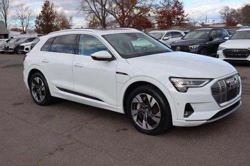 2021 Audi e-tron Premium Plus