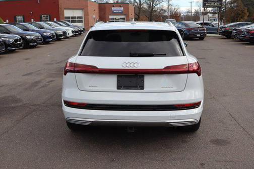 2021 Audi e-tron Premium Plus