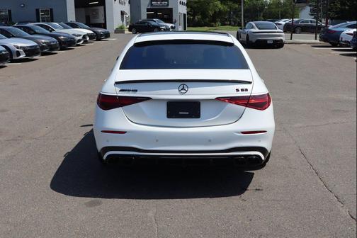 MANUFAKTUR Moonlight White Metallic Magno 2024 Mercedes-Benz AMG S 63 E 4MATIC