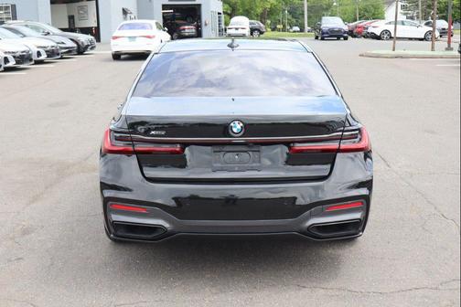 Black Sapphire Metallic 2022 BMW 750 i xDrive