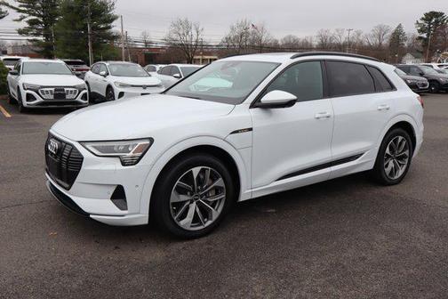 Glacier White Metallic 2021 Audi e-tron Premium Plus
