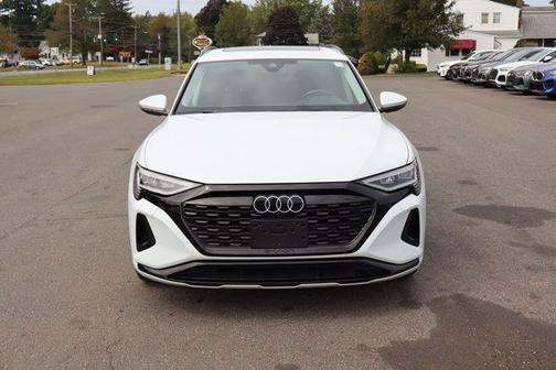 2024 Audi Q8 e-tron Premium