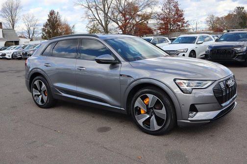 2022 Audi e-tron Premium Plus