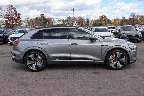 2022 Audi e-tron Premium Plus