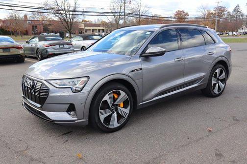 2022 Audi e-tron Premium Plus