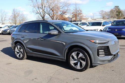 2025 Audi Q6 e-tron Premium Plus quattro