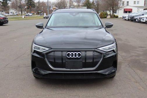 Mythos Black Metallic 2021 Audi e-tron Premium