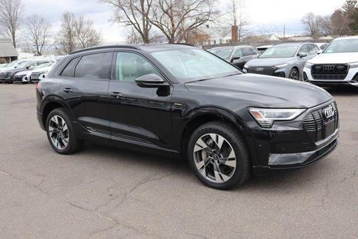 Mythos Black Metallic 2021 Audi e-tron Premium