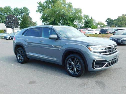 Photo 3 of 13 of 2021 Volkswagen Atlas Cross Sport 3.6L V6 SE w/Technology R-Line