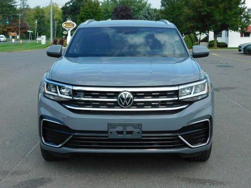 Photo 2 of 13 of 2021 Volkswagen Atlas Cross Sport 3.6L V6 SE w/Technology R-Line