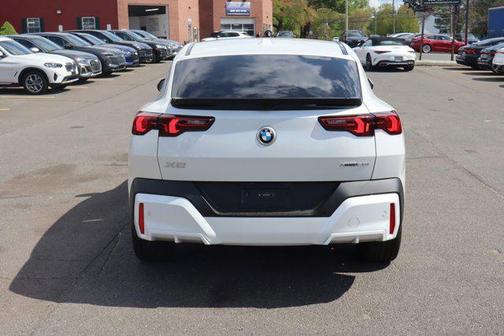 Mineral White Metallic 2025 BMW X2 xDrive28i