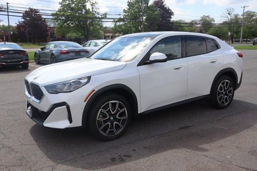 Mineral White Metallic 2025 BMW X2 xDrive28i