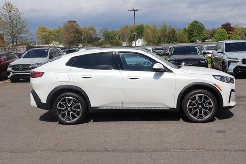 Mineral White Metallic 2025 BMW X2 xDrive28i