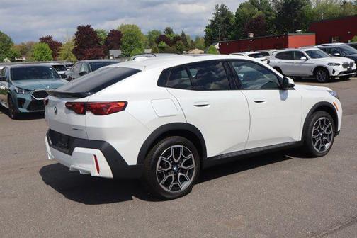 Mineral White Metallic 2025 BMW X2 xDrive28i