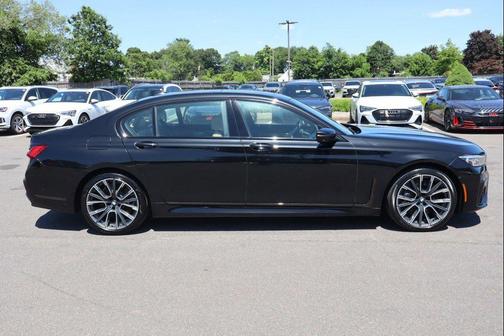 Black Sapphire Metallic 2021 BMW 750 i xDrive