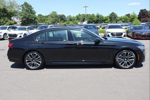 Black Sapphire Metallic 2021 BMW 750 i xDrive