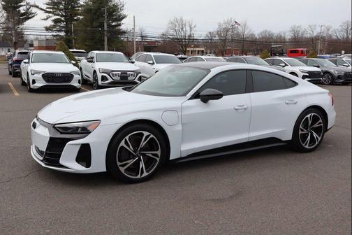 Suzuka Gray Metallic 2023 Audi e-tron GT Premium Plus quattro