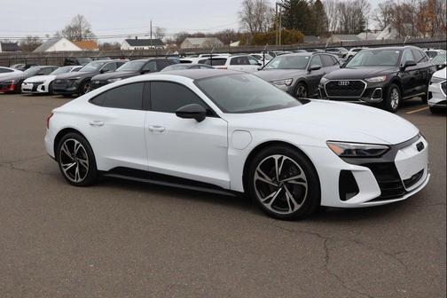 Suzuka Gray Metallic 2023 Audi e-tron GT Premium Plus quattro