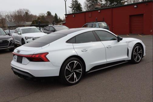 Suzuka Gray Metallic 2023 Audi e-tron GT Premium Plus quattro