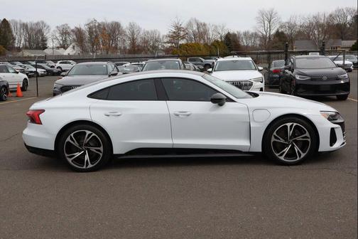Suzuka Gray Metallic 2023 Audi e-tron GT Premium Plus quattro