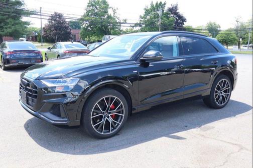 Mythos Black Metallic 2023 Audi Q8 55 Premium Plus