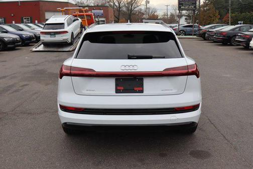 2021 Audi e-tron Prestige