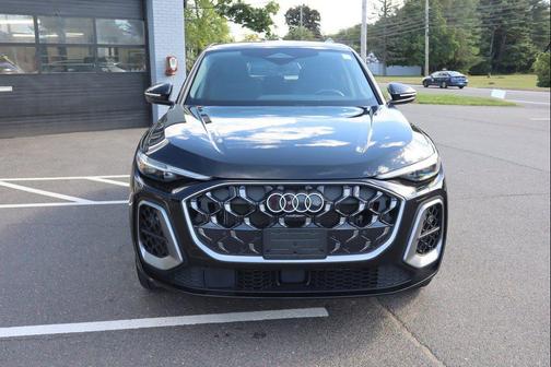 Mythos Black Metallic 2025 Audi Q5 Premium Plus TFSI quattro S tronic