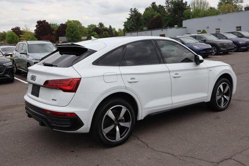 Glacier White Metallic 2022 Audi Q5 45 S line Premium Plus