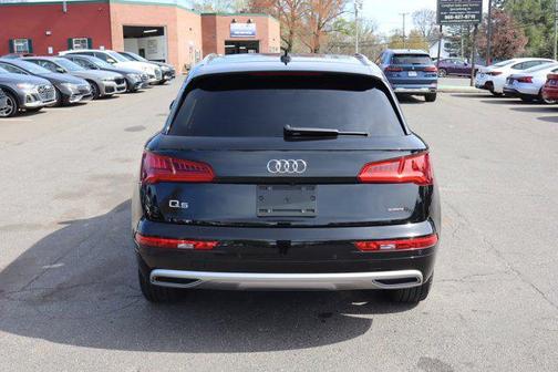 Mythos Black Metallic 2020 Audi Q5 45 Premium Plus