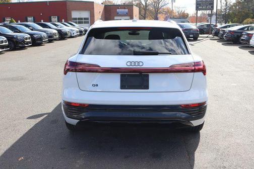 2024 Audi Q8 e-tron Premium Plus