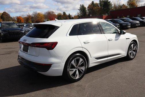 2024 Audi Q8 e-tron Premium Plus